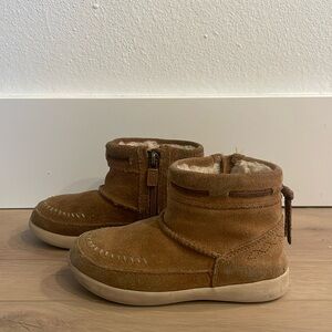 UGG CALI MOC CAMPFIRE BOOTS - CHESTNUT